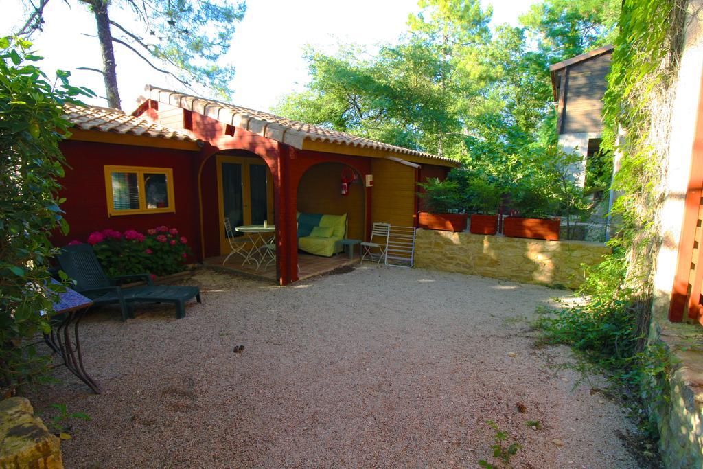 Apartamento Pousterle De Sabran - Piscine & Hammam Exterior foto